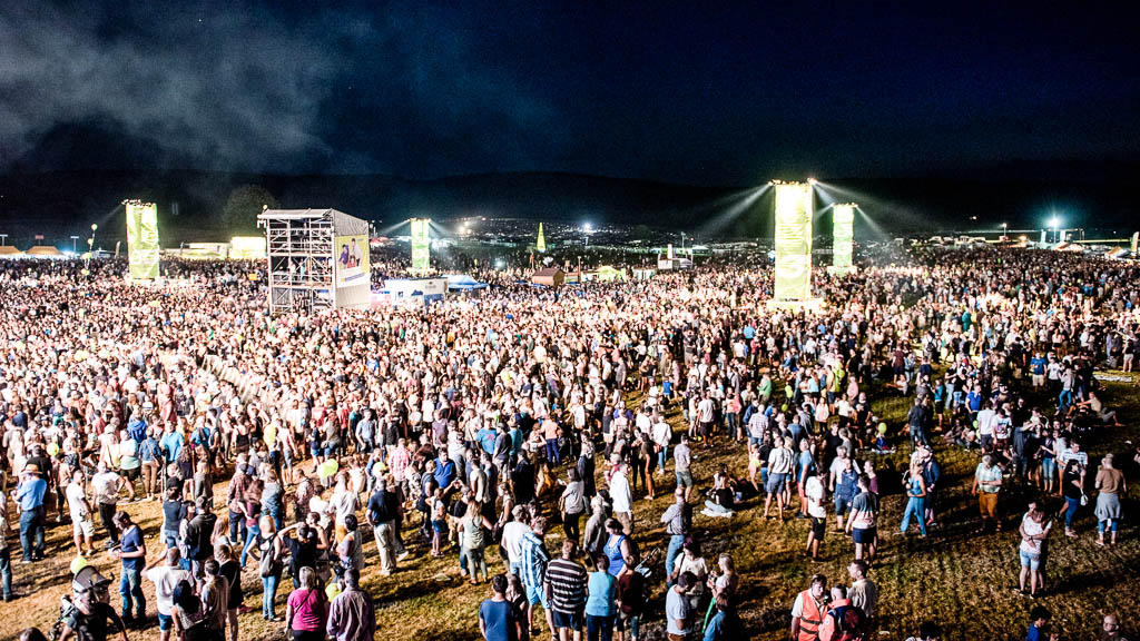 70.000 feiern ein friedliches BAYERN 3 Dorffest in Moosbach © BAYERN 3